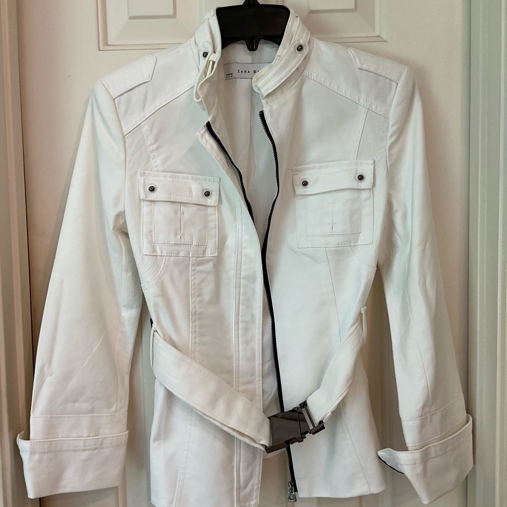 Zara White Jacket w/ Cinch Waist Belt, Zip Front, Pockets, Turn Back Cuf…